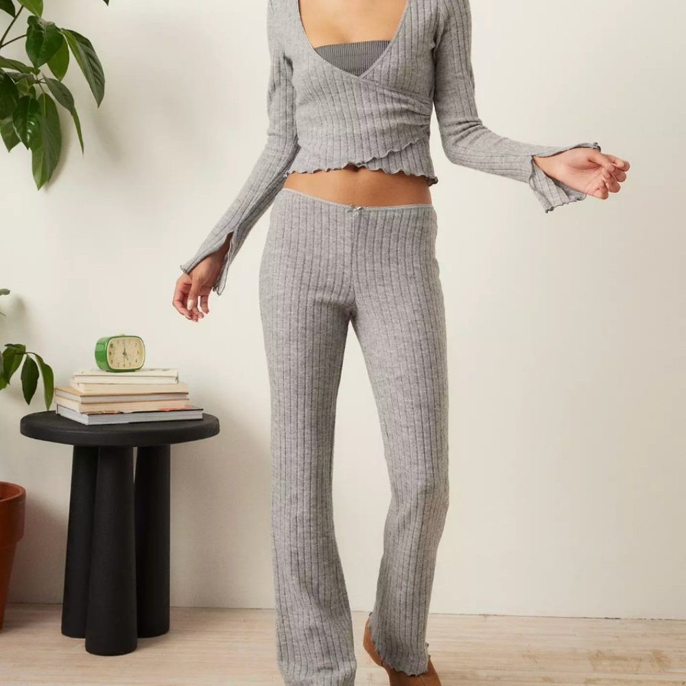 NWT Out From Under Lila Ribbed Wrap Top & Lilah Cozy Ribbed Pant Set Size S Grey